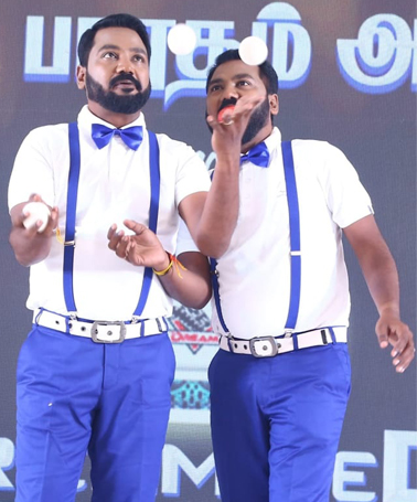 ashok-anand-twin-jugglers-india-asia