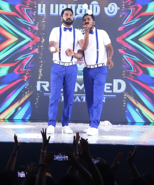 ashok-anand-twin-jugglers-india-asia